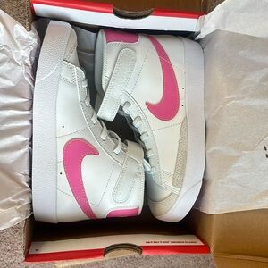 Girls size 1 pink Nike blazers NEW in box